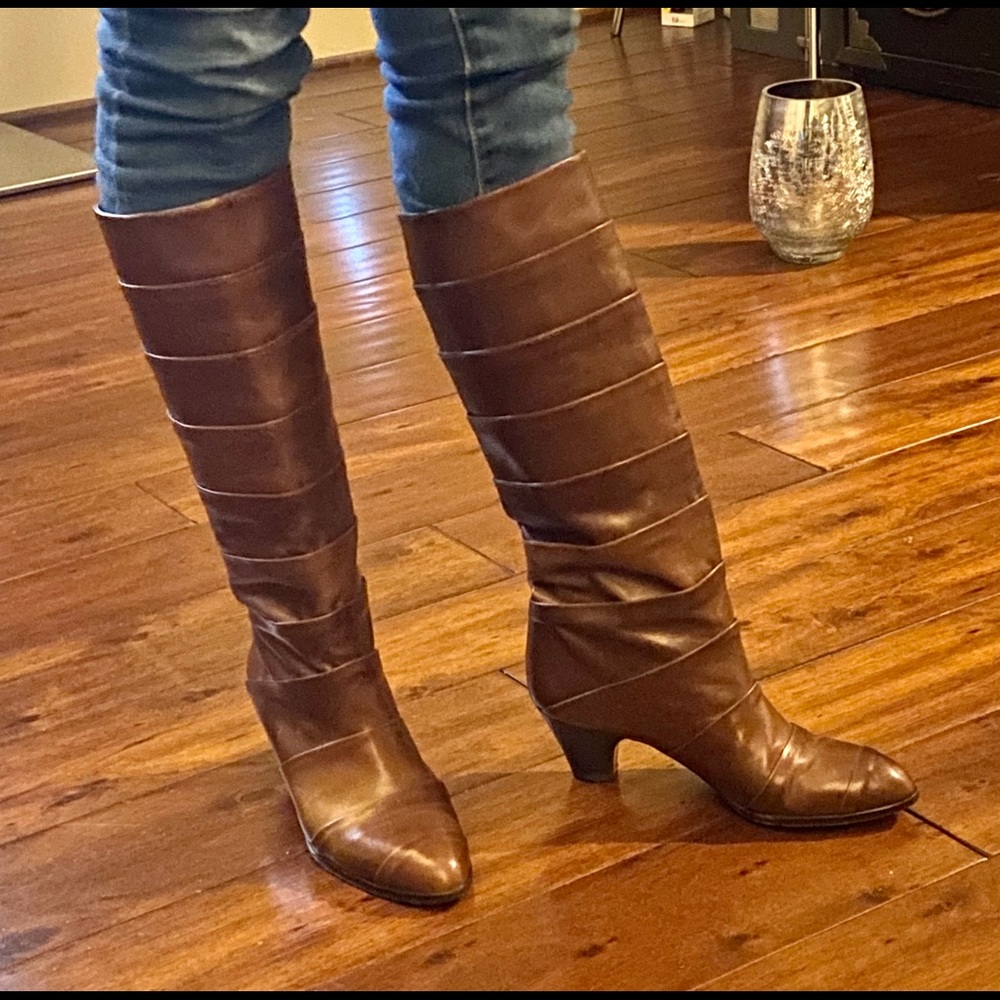 Fab Beltrani Brown leather layered boots. Beautiful on, Fits 6.5 med to 7.